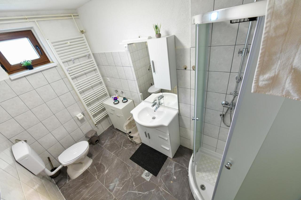 Apartman Plum Plitvice Drežnik Grad Esterno foto